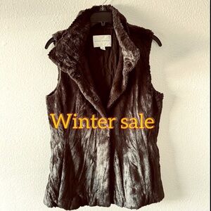 🎉Banana Republic brown faux fur sleeveless vest pockets 😍😍nice 👌😍